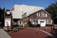 Paper_Mill_Playhouse_entrance_s